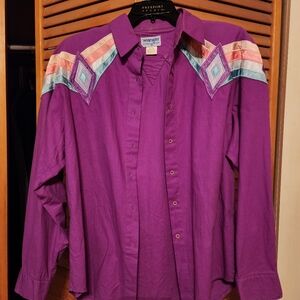 Wrangler Purple 100% Cotton Western style Shirt. Size Medium.